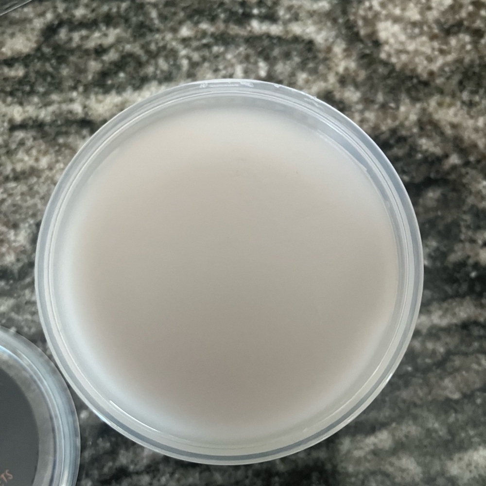 Yankee Candle Scenterpiece MeltCup with Black and White Lid - Picture 3 of 4